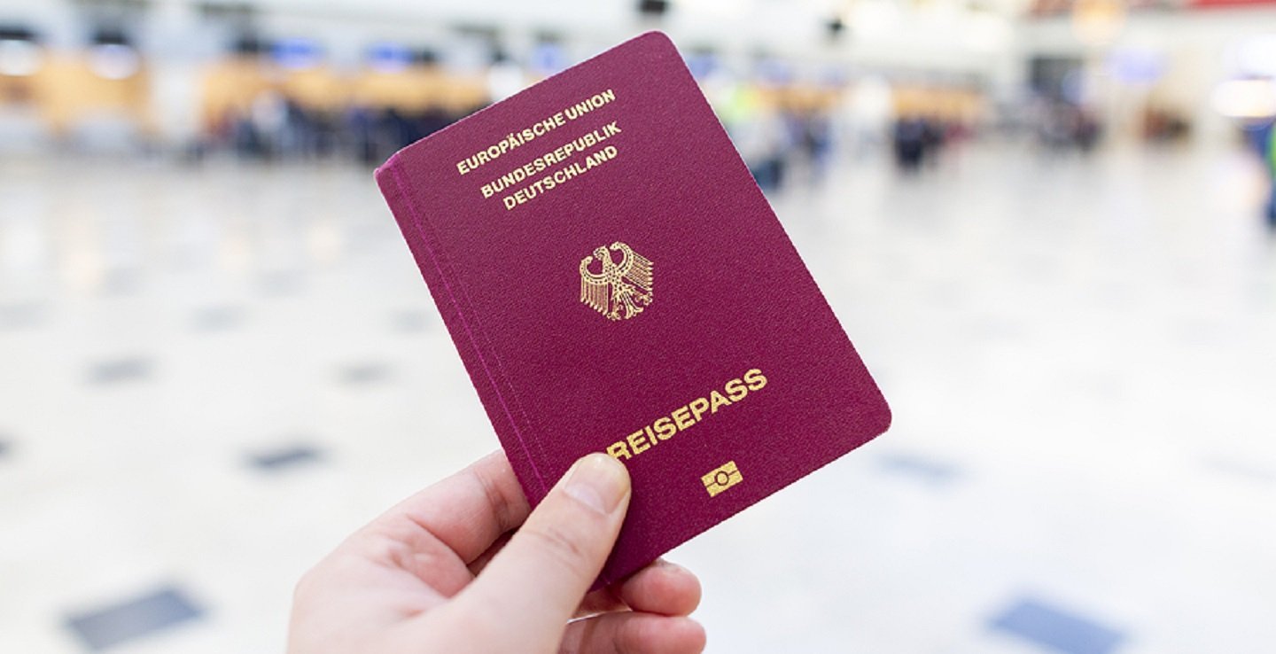 Deutscher Pass Einbürgerung Doug Migration