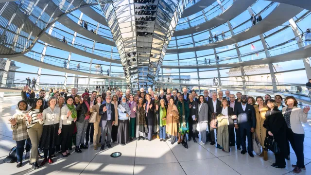 A group photo of Richard von Weizsäcker Fellows visiting the Bundestag (changed)