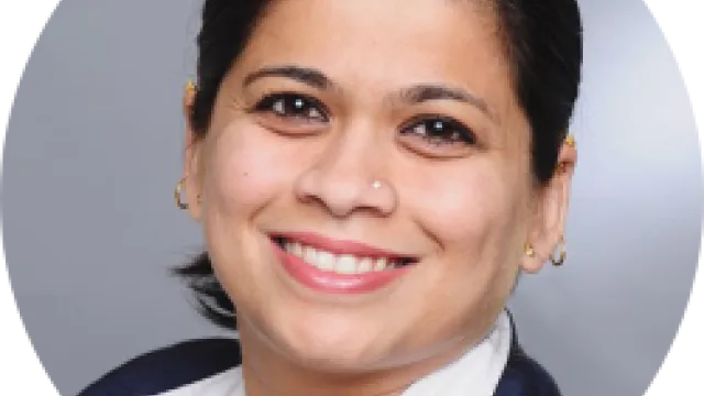 Pradnya Bivalkar_rund grau