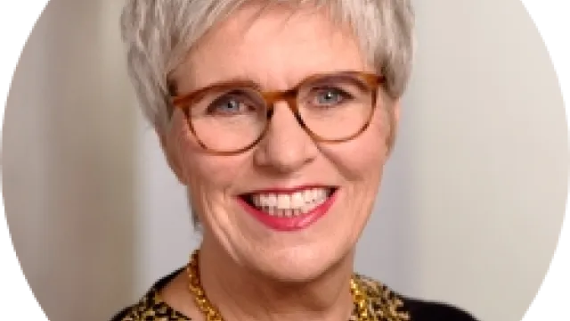 Ingrid Wünning Tschol rund grau