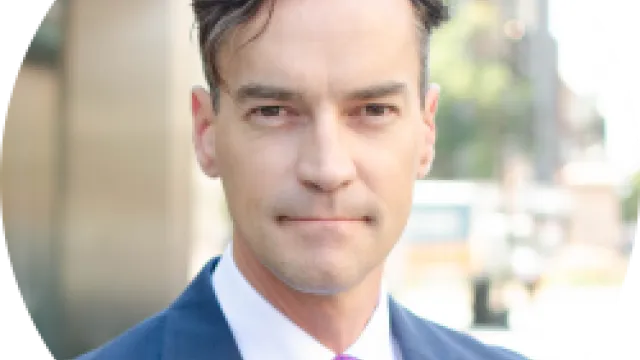 Brian Finlay Stimson Center rund grau