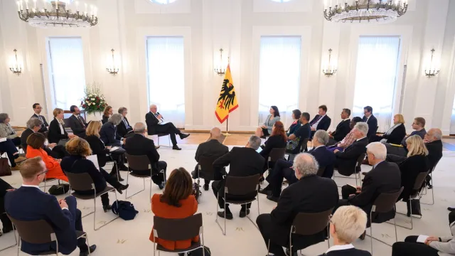 Zehn Jahre sind nur der Anfang: RvW Forum 2021 Gespräch mit Steinmeier