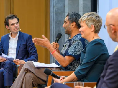 Richard von Weizsäcker Fellows on stage at a panel discussion