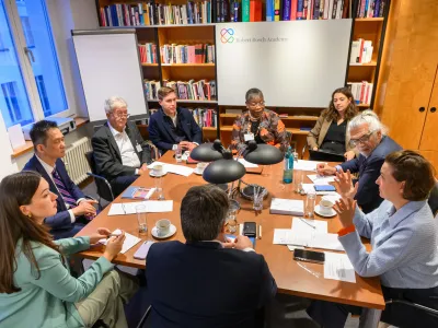 Richard von Weizsäcker Fellows at a round table discussion