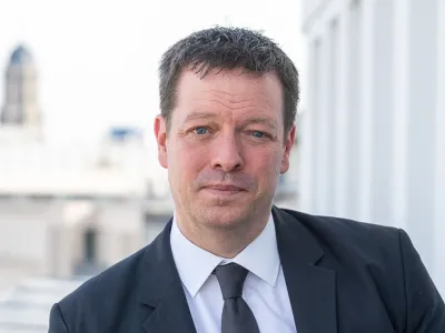 Web_Bild_Saunders_Back_zugeschnitten.jpg