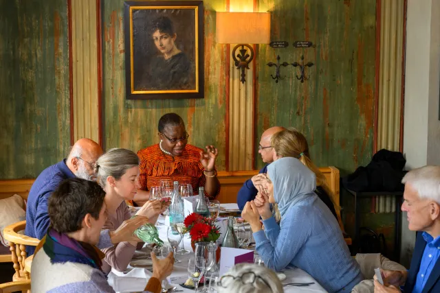 Richard von Weizsäcker Fellows discussing over Dinner at the 2022 Forum