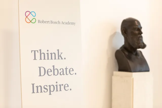 Think. Debate. Inspire. - Bild